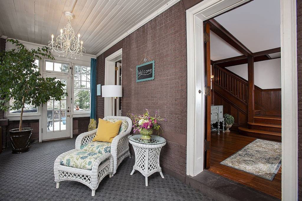 Inn-at-the-Brownstone, only 3.3 miles to Hershey Park in Dauphin County