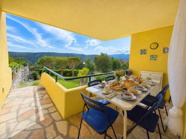 Ferienwohnung für 5 Personen, mit Pool und Ausblick