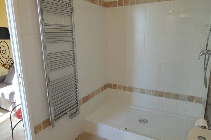 Gîte pour 3 personnes, avec piscine ainsi que terrasse et jardin à Santa-Maria-di-Lota - 3