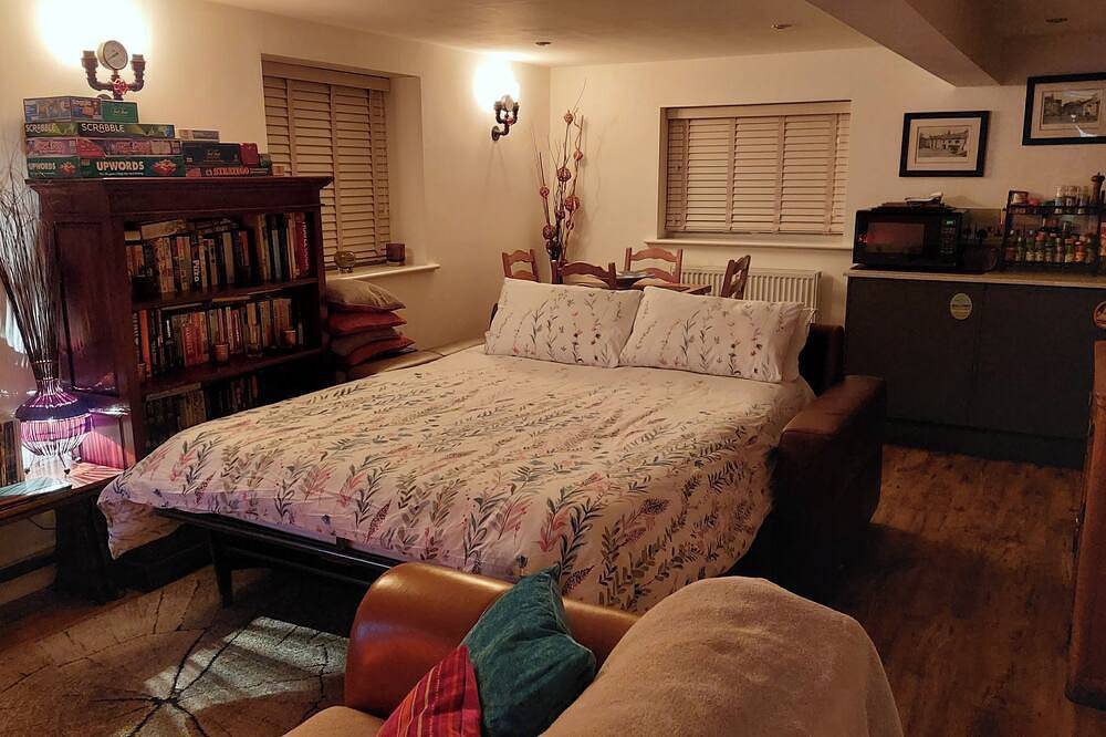 1 Bed Flat - Sleeps 4 - Garden - Parking - Wifi in Hawkshead, Lake District
