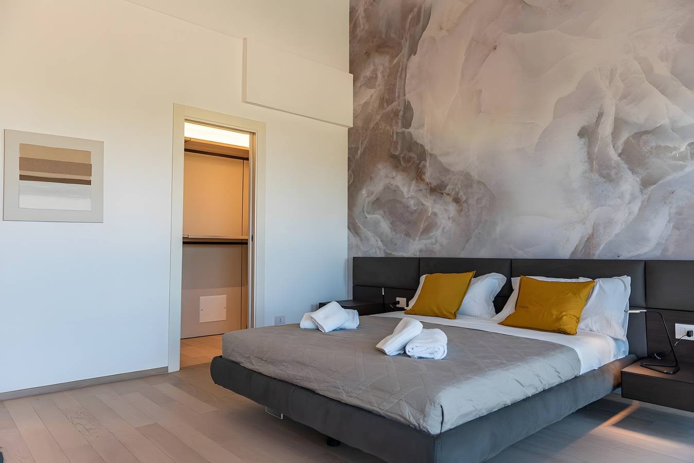Entire apartment, 'Luxury Terrazza' Apartment with Sea View, Wi-Fi, and Air Conditioning in Torre Quetta, Bari