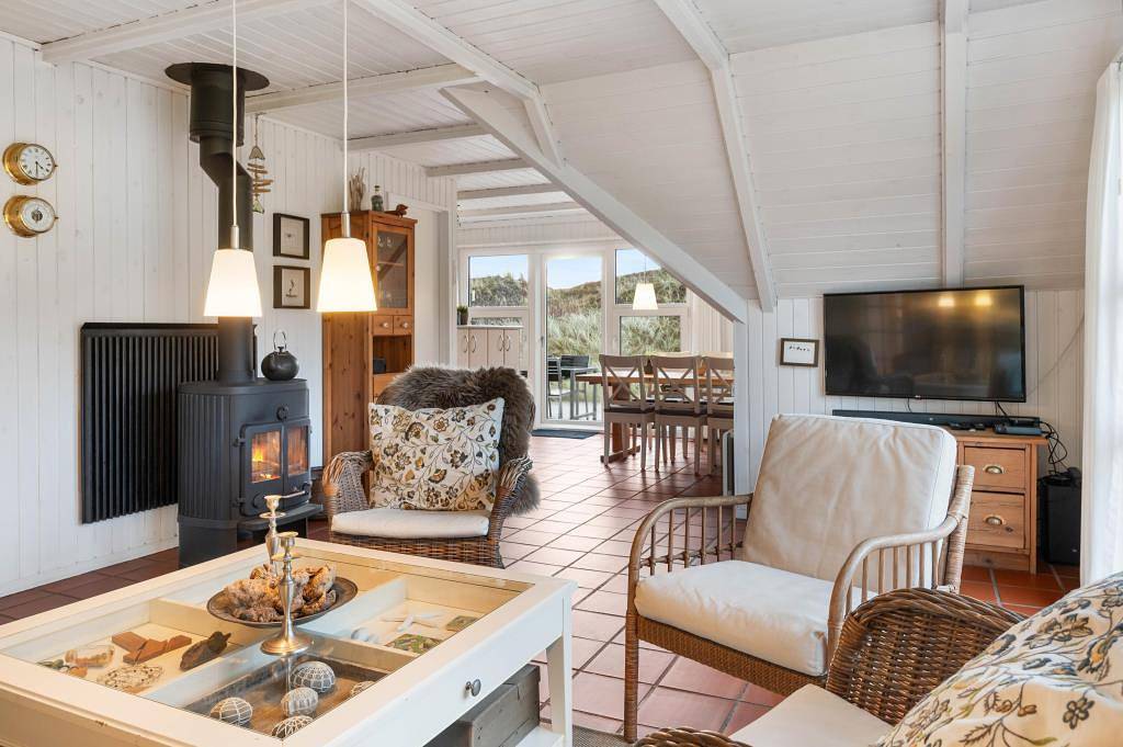 Idyllic thatched holiday home with sauna and fireplace in Skodbjerge, Hvide Sande