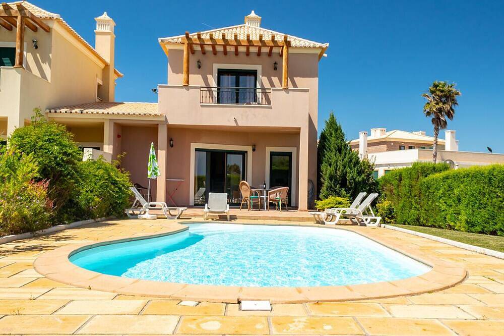 Casa vacanza a Budens a partire da 156€ a notte