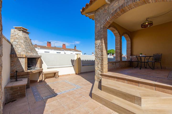 Casa rural para 10 personas, con Balcón y Terraza además de Jardín y Vistas en La Escala