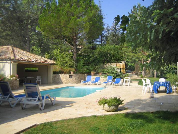 Location de vacances pour 6 personnes, avec jardin à Céreste