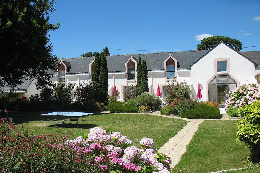 House N° 1-- Tt Cft, 3*. Free Wifi. Private terrace, Swimming pool 28°, Tennis in Clohars-Carnoët, Côte de Cornouaille