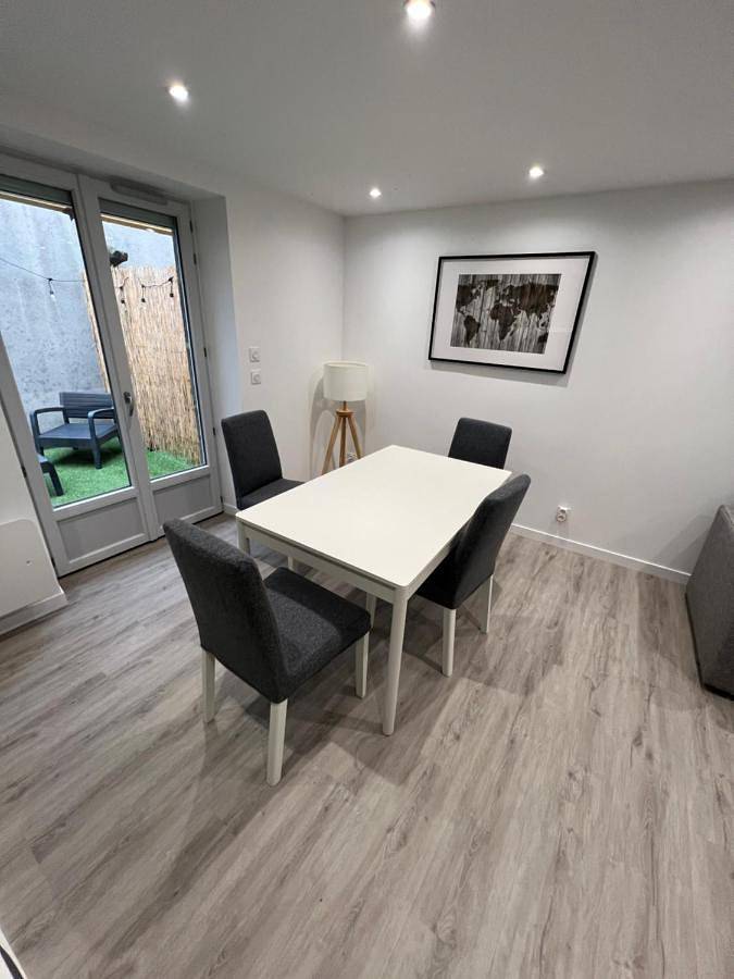 Location de vacances pour 8 personnes, avec terrasse à Ceyrat