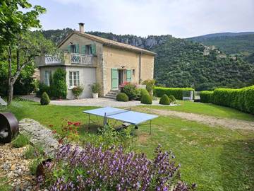 Gîte pour 6 personnes, avec jardin dans le Vaucluse