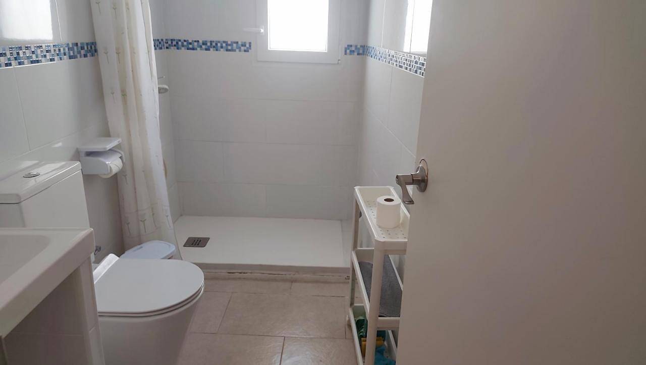 Bnb Lola - Habitacion con Baño privado en el pasillo y aire acondicionado in Puerto Real, Costa de la Luz