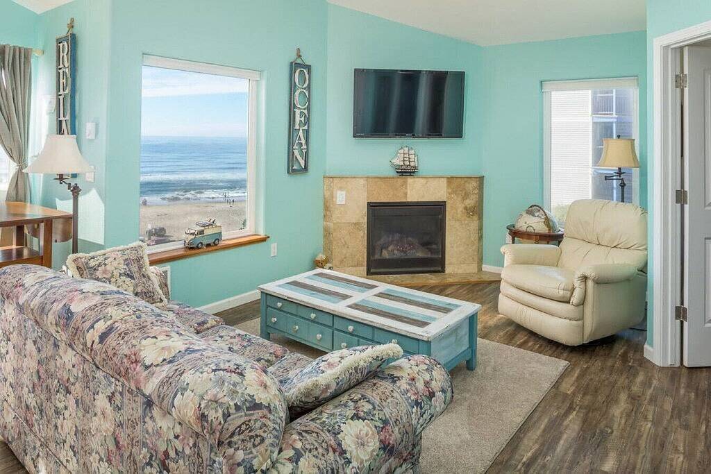 Ganze Wohnung, Zwei Schlafzimmer im Obergeschoss Wohnung mit Wifi, Kamin, Küche, Balkon in Oceanlake, Lincoln City