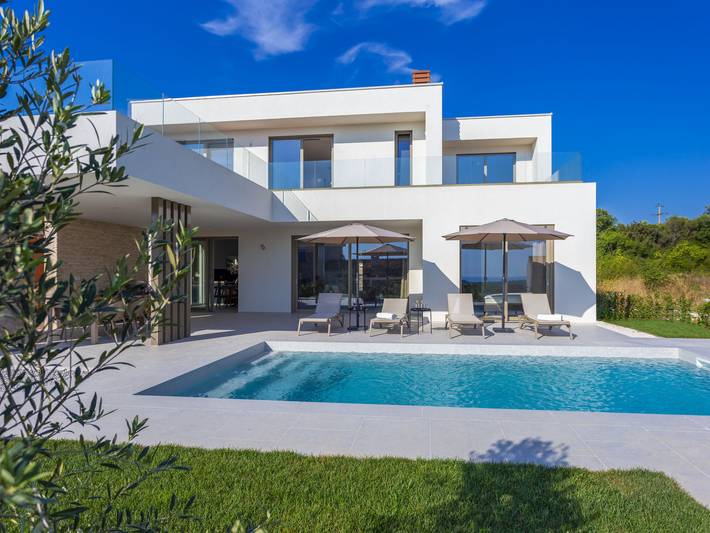 Ferienhaus für 8 Personen, mit Pool und Garten sowie Terrasse in Bale