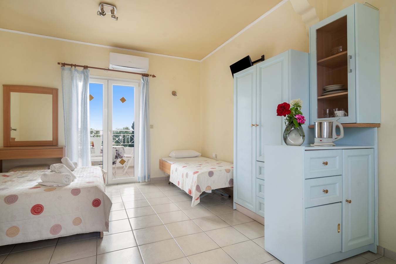 Entire apartment, Apartment 'Garden View 2' with Shared Pool, Wi-Fi and Air Conditioning in Kefalonia