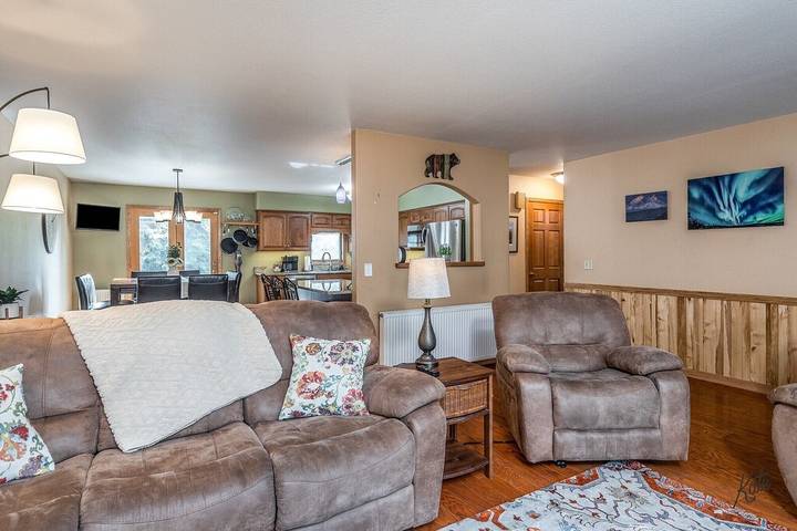 Vacation rental for 13 people, with yard and terrace in Fairbanks