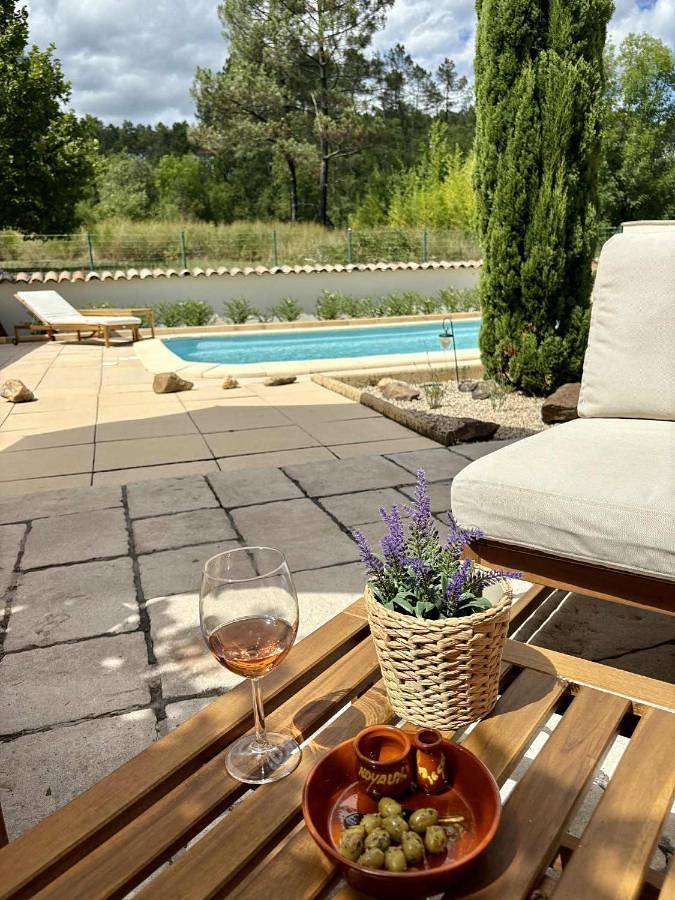 Location de vacances pour 6 personnes, avec jardin ainsi que vue et piscine, animaux acceptés à Gagnières - 2