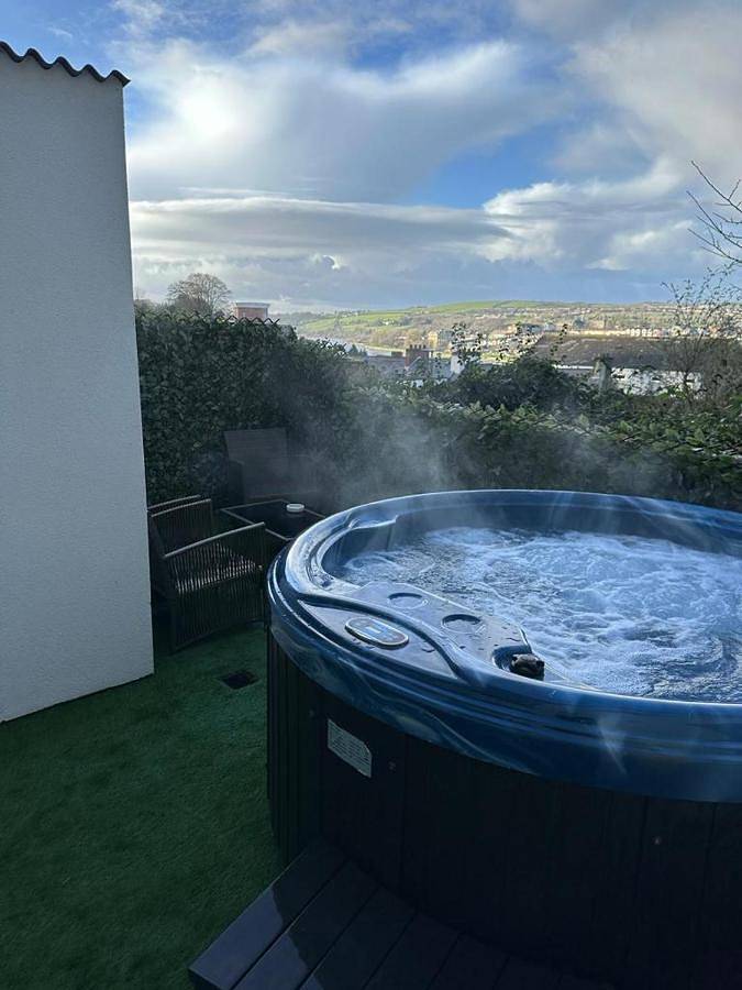 Location de vacances pour 5 personnes, avec jacuzzi ainsi que terrasse et jardin dans Derry Londonderry - 2