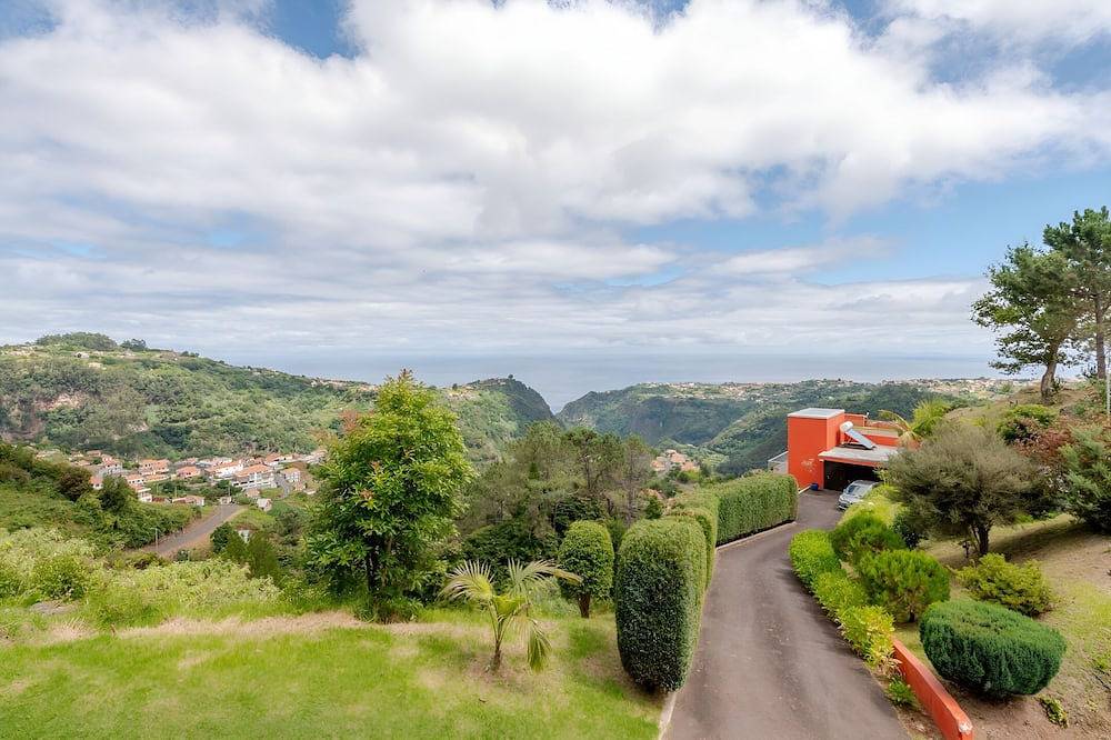 Casa Keam is a peaceful private retreat set in the hills of Santana in Ilha (Santana), Madeira