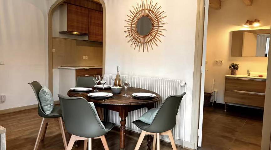 Gîte pour 4 personnes, avec Terrasse ainsi que Jardin et Vue à Solutré-Pouilly
