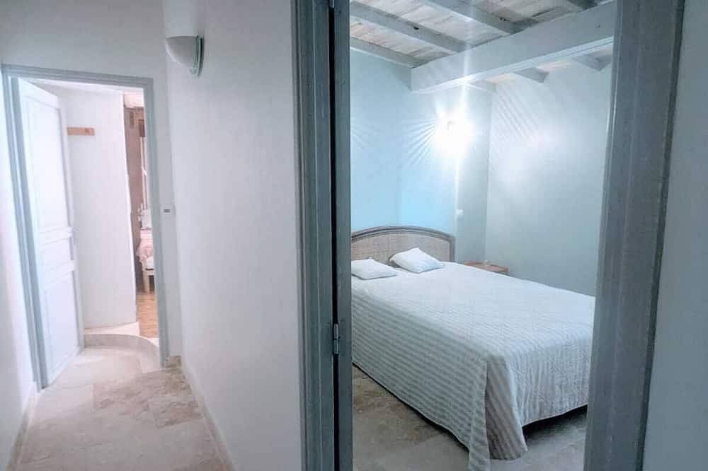 Ganze Wohnung, At the foot of the medieval town of Lauzerte.comfortable apartment with swimming pool in Lauzerte, Quercy