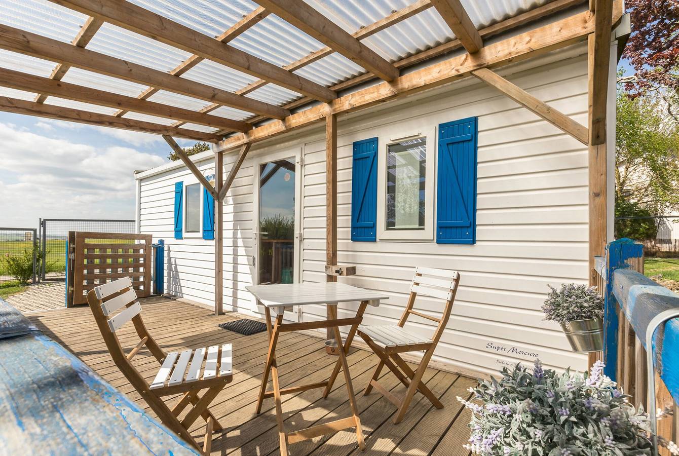Ganze Wohnung, Hundefreundliche Ferienwohnung "Tonis Hütte" mit überdachter Terrasse und Garten in Hohenfels, Landkreis Konstanz