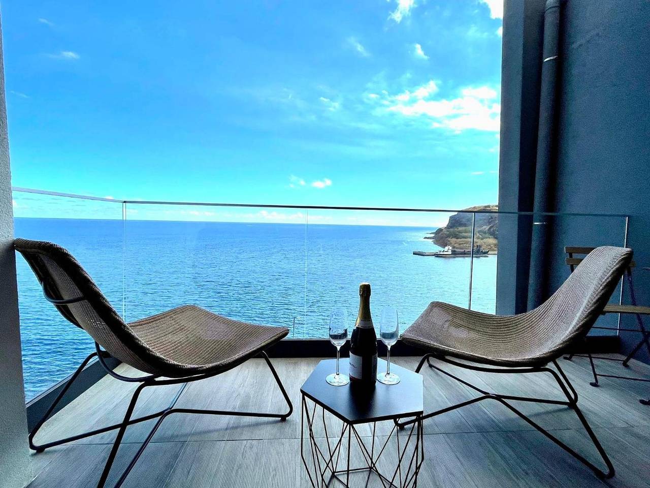 Ganze Wohnung, Ferienwohnung 'Ocean Cliff' mit Meerblick, Balkon und Wi-Fi in Gaula, Madeira