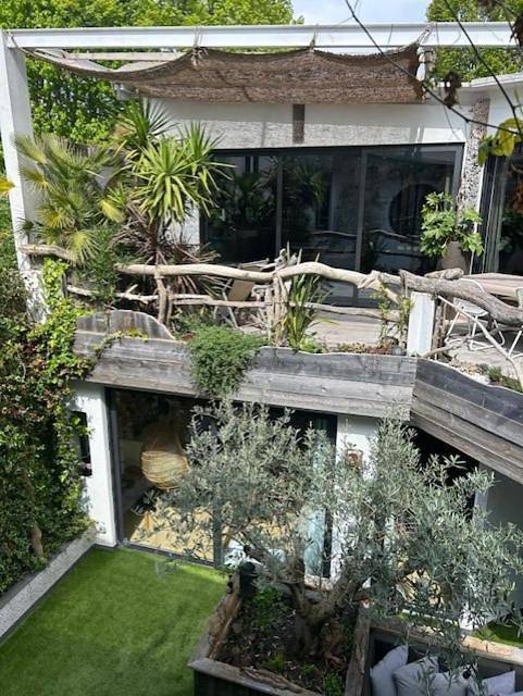 Location de vacances pour 8 personnes, avec jacuzzi ainsi que sauna et balcon à Montrouge - 4