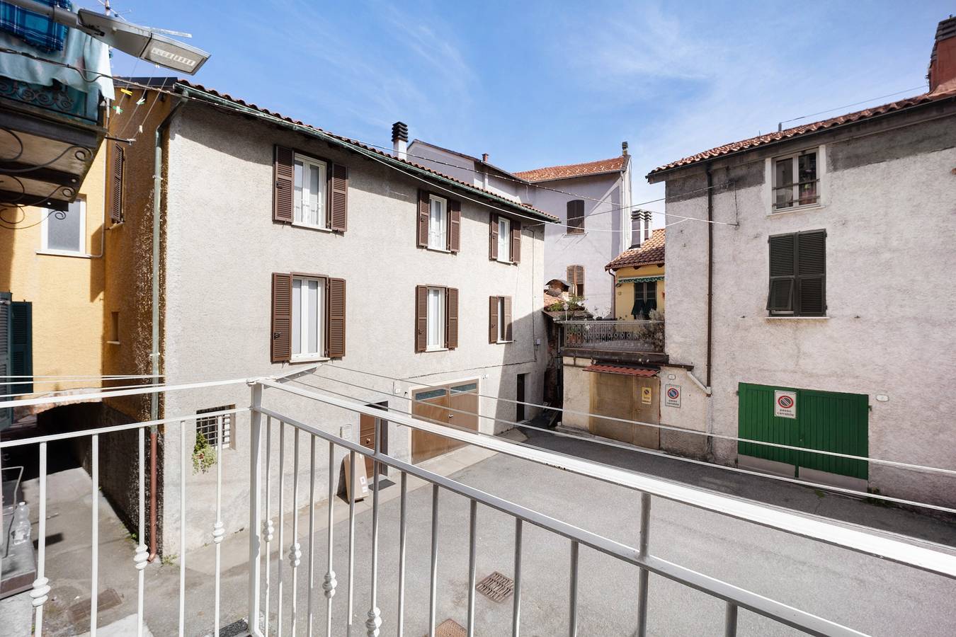 Entire studio, Studio 'Edda's Apartment' with Balcony, Wi-Fi and Air Conditioning in Altare, Savona Province