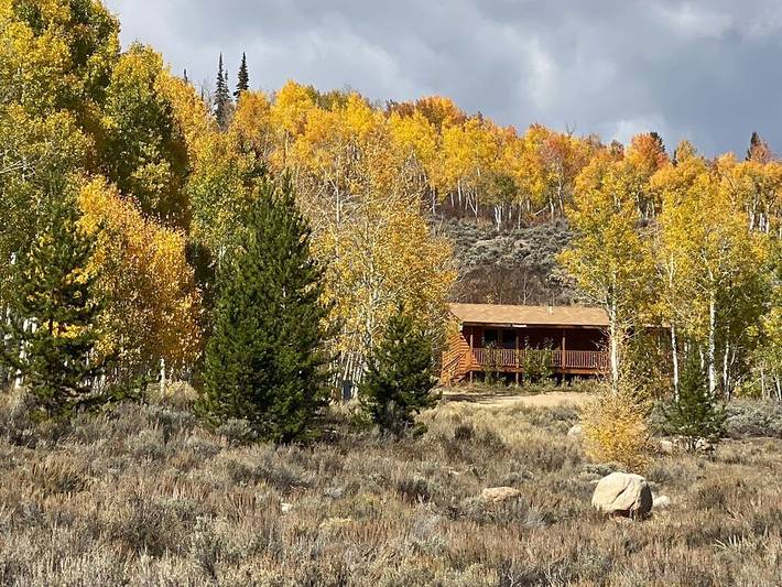 Log cabin for 4 people, with pets in Colorado