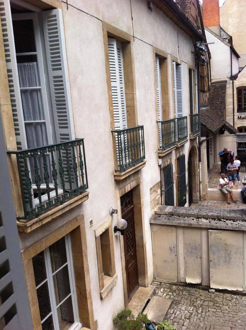 Appartement entier, Five-Bedroom Apartment in Dijon, Région de Dijon