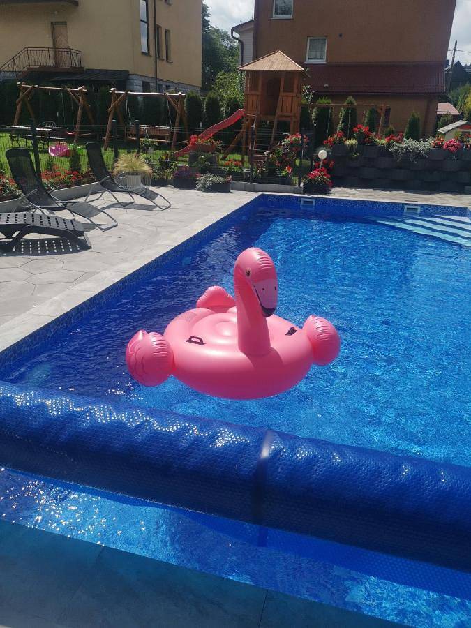 Apartament wakacyjny dla 5 osób, z Taras i Ogród oraz Basen i Sauna w Rabka-Zdrój