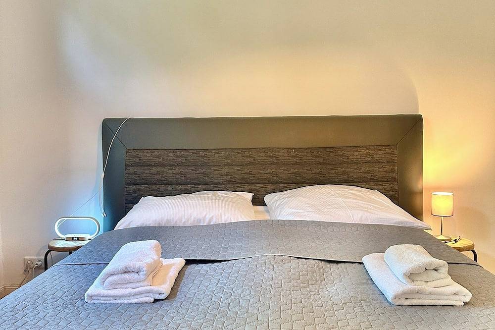 Ganze Wohnung, Modernes Apartment in Altbauvilla mit 3 Schlafzimmern und 2 Bädern im Zentrum in Oldenburg, Nordseeküste