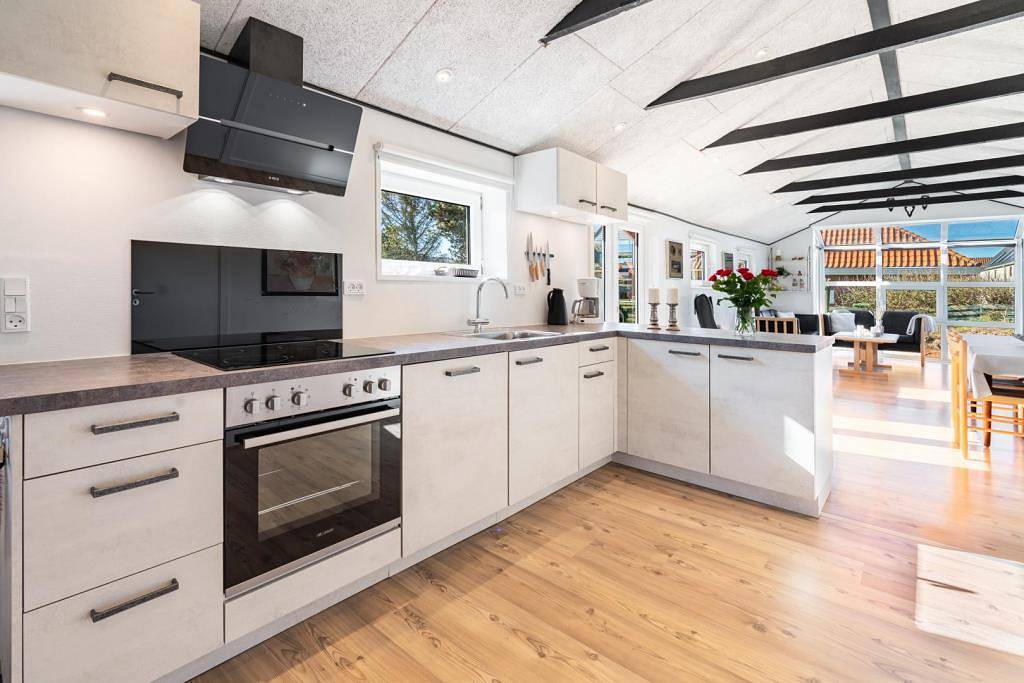 2022 - Neurenoviertes Ferienhaus in guter Lage in Henne Strand in Henne, Varde