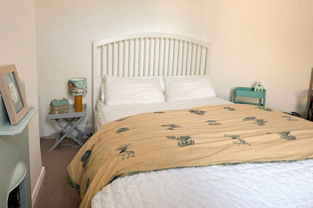 Amazing location, 1930s Family home in the centre of Galway City. in Galway, County Galway