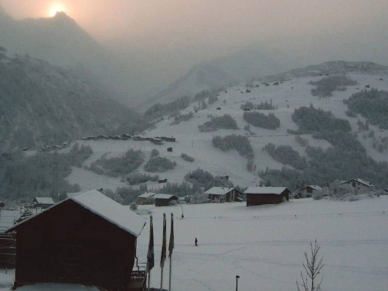 Ganze Wohnung, 1 Ausstellung 4 Personen in Disentis, Surselva