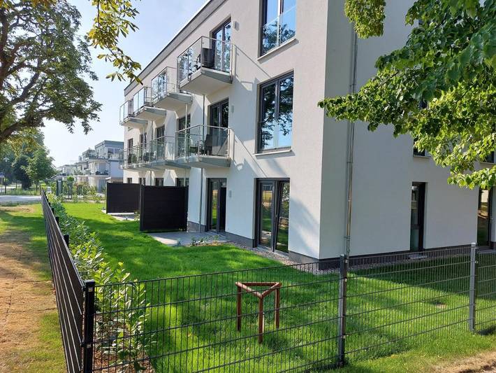 Ferienwohnung für 4 Personen, mit Balkon und Whirlpool sowie Terrasse und Pool in Neuruppin