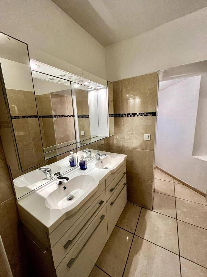 Appartement entier, One-Bedroom Apartment in Pouilly-les-Nonains, Région de Roanne