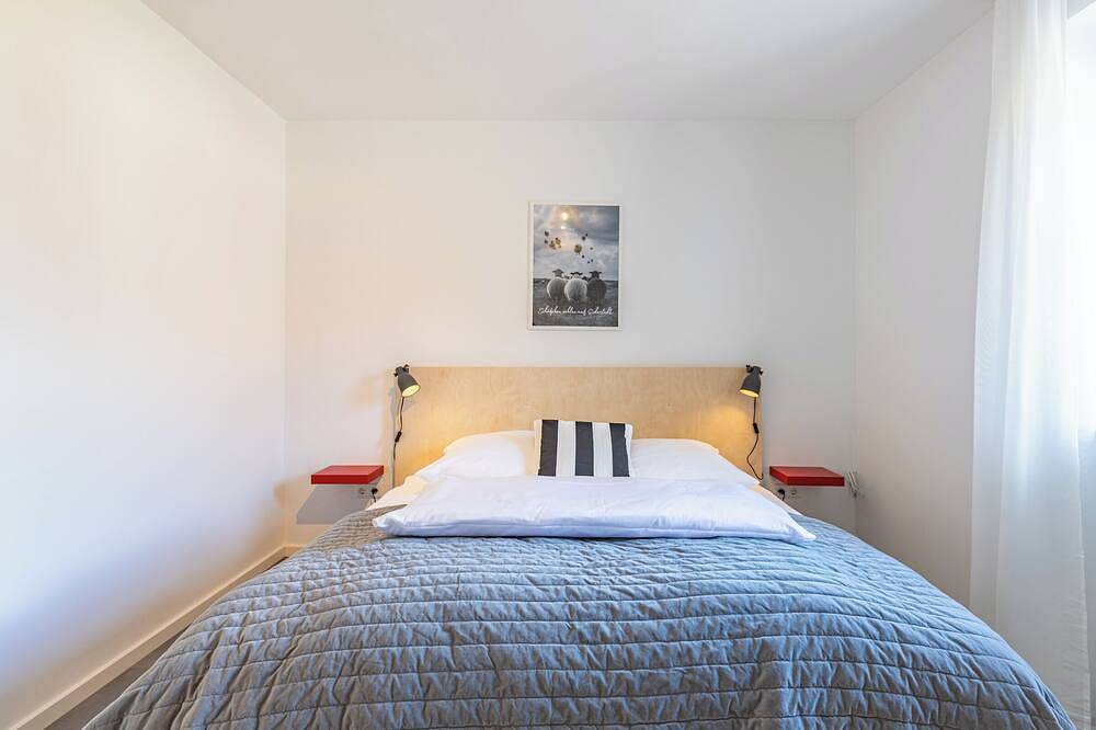 Ganze Wohnung, Mareile: Ferienhaus für 6 Personen mit Terrasse, Wlan und Garten, 900 m zum Meer in Uelvesbüll, Halbinsel Eiderstedt