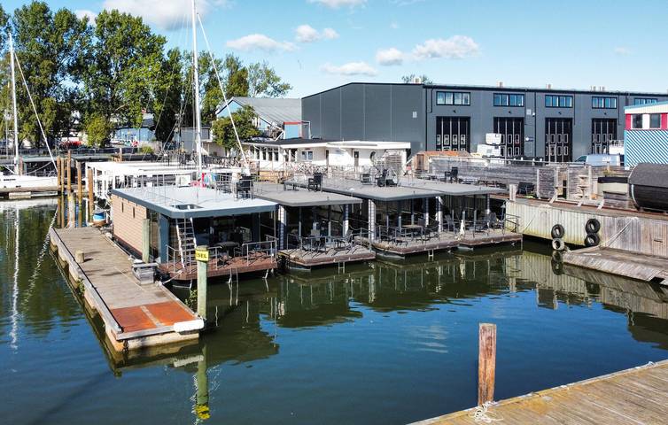 House boat for 6 people, with view and terrace as well as sauna, with pets - 1