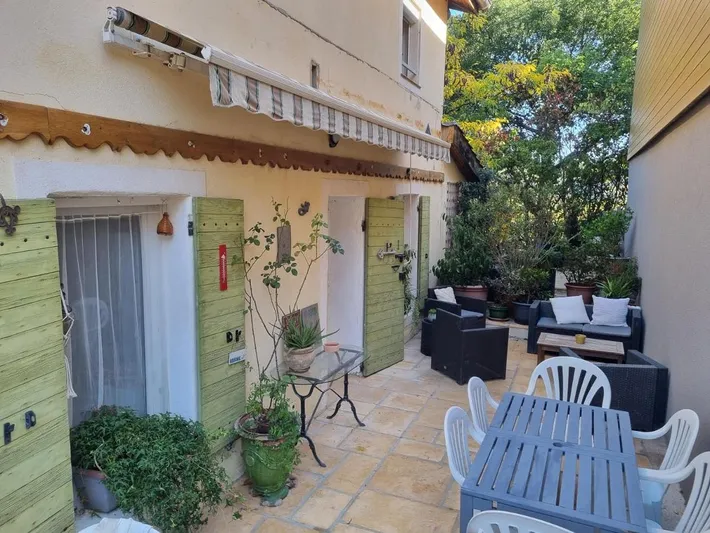 Chalet para 15 personas, con terraza además de piscina y jardín - 1