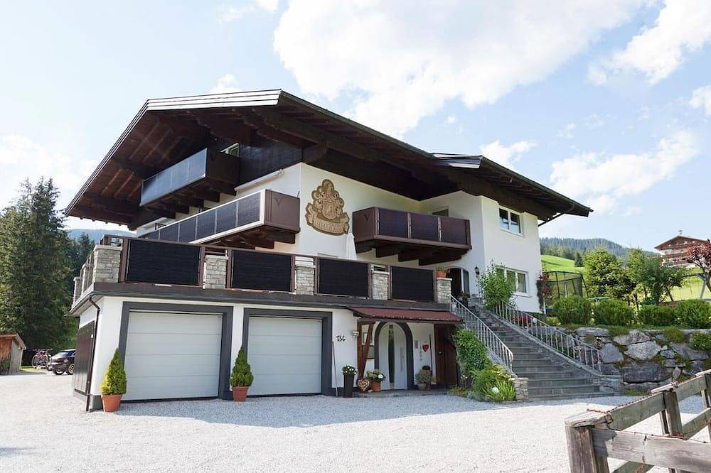 Doppelzimmer mit Balkon, Dusche/Bad/Wc - B&B Landhaus Vierthaler in Filzmoos, Tennengau
