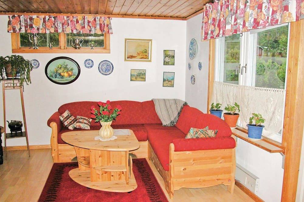 Cozy home in Strängnäs with kitchen in Strängnäs, Mälaren