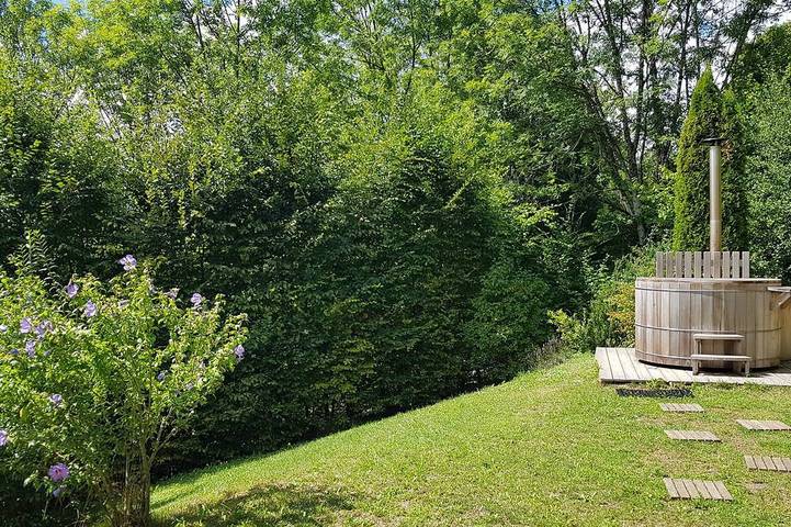 Chalet pour 10 personnes, avec jacuzzi ainsi que jardin et balcon