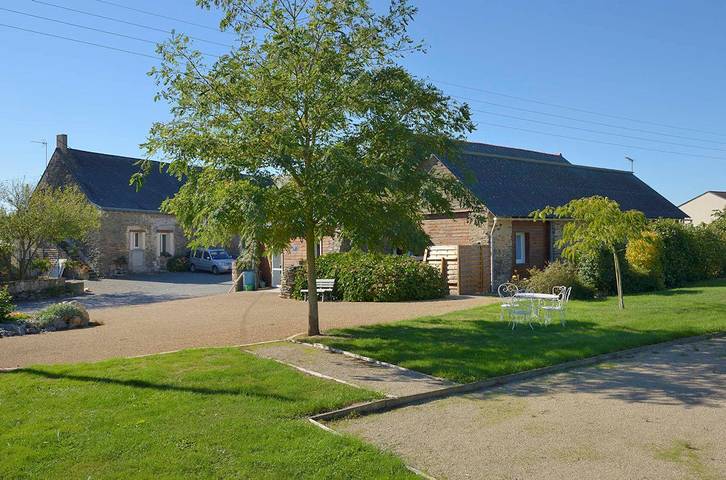 Gîte pour 13 personnes, avec jardin ainsi que jacuzzi et terrasse dans Maine-et-Loire - 2
