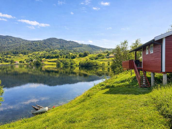 Ferienhaus für 4 Personen, mit Garten und Balkon sowie Seeblick und Ausblick, mit Haustier