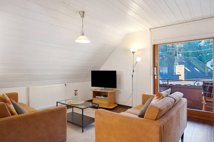 Appartement entier, Appartement 70 m², 2 chambres, vue montagne, balcon et Wi-Fi in Simonswald, Forêt-Noire du Sud