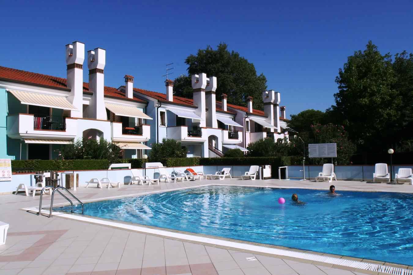 Entire holiday apartment, Holiday apartment with pool and air conditioning  in Lido di Jesolo, Venice Province