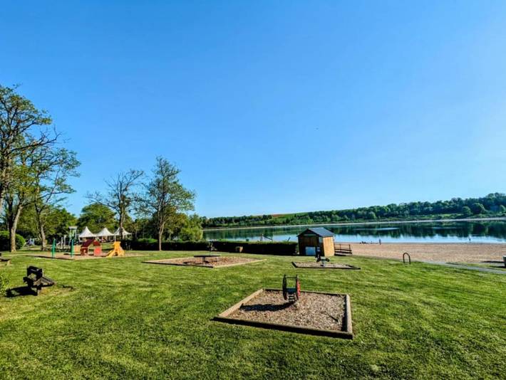Camping pour 5 personnes, avec jardin et piscine ainsi que vue et vue sur le lac, adapté aux familles dans les Ardennes - 2