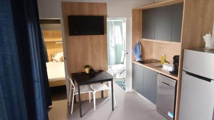 Camping für 7 Personen, mit Terrasse und Pool, mit Haustier in Pirovac - 4