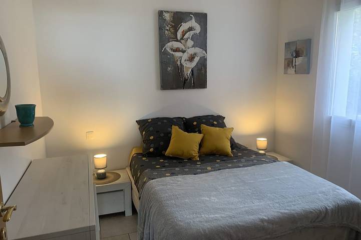 Ganze Wohnung, Apartment T2 Sea View, Air-conditioned, 4 People swimming pool in the residence in Sant Ambroggio, Lumio