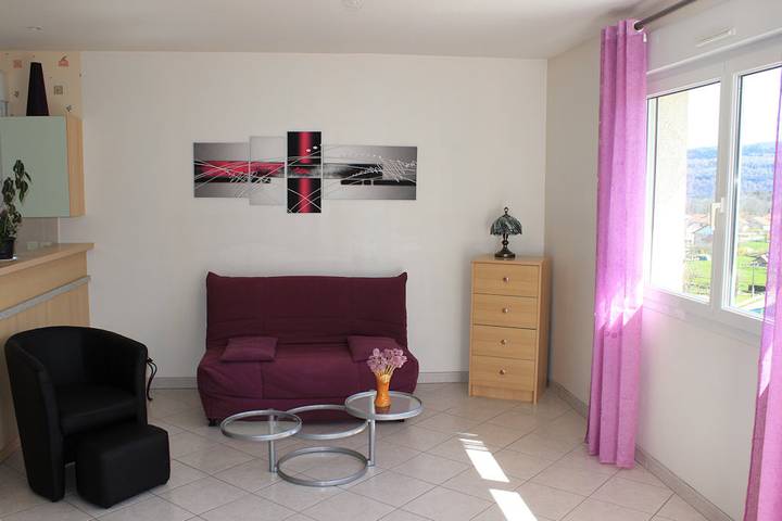 Gîte pour 4 personnes, avec terrasse, animaux acceptés dans le Jura - 2