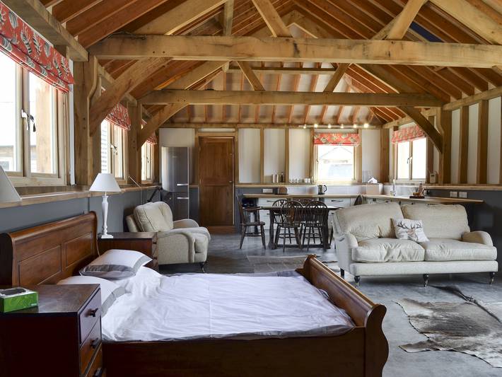 Log cabin for 2 people, with garden in South East England